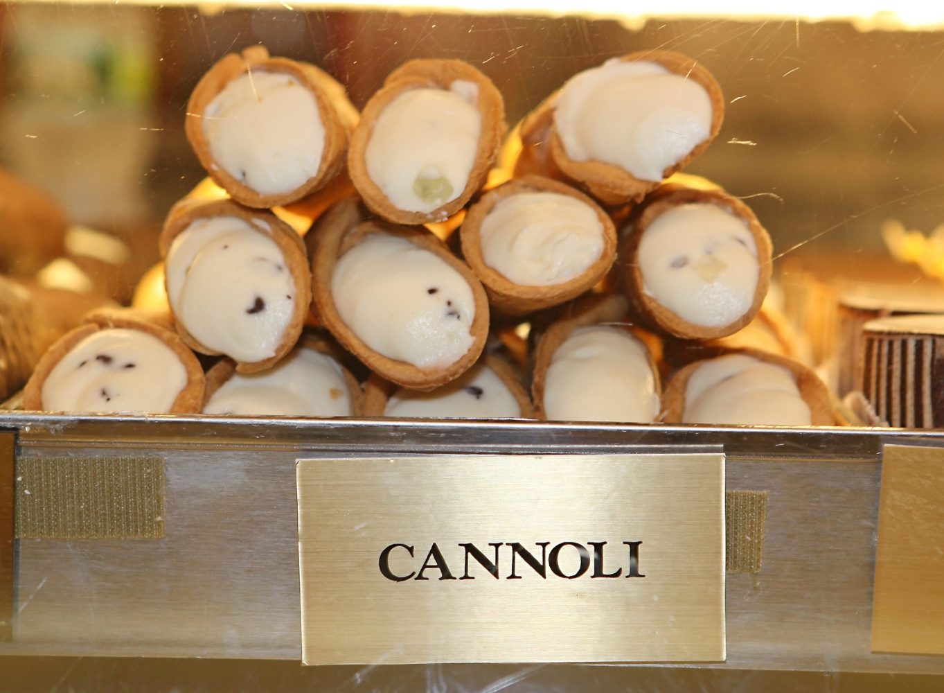 Ferrara's Bakery Cannoli