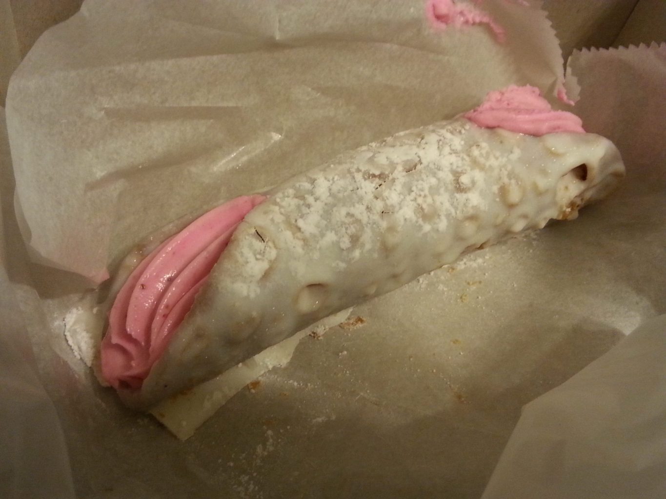 La Bella Ferrara Strawberry Cannoli