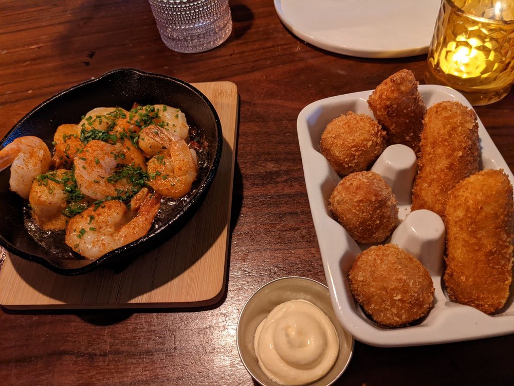 La Nacional Gambas al Aijilo and Croquettes