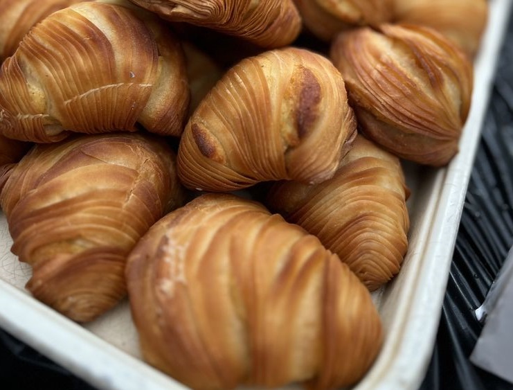 Artuso Pastry Shop Sfogliatelle